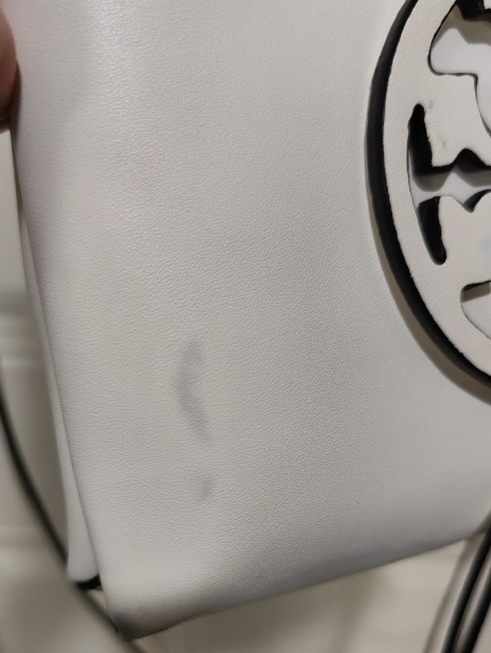 Tory Burch White Leather Crossbody with Logo Medallion - Picture 13 of 15